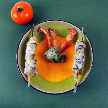 tempura de moules de bouchot et gaspacho tomates oranges